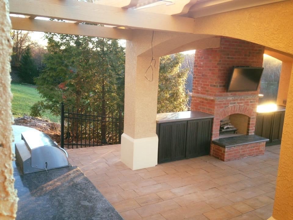 An outdoor living area with a fireplance.